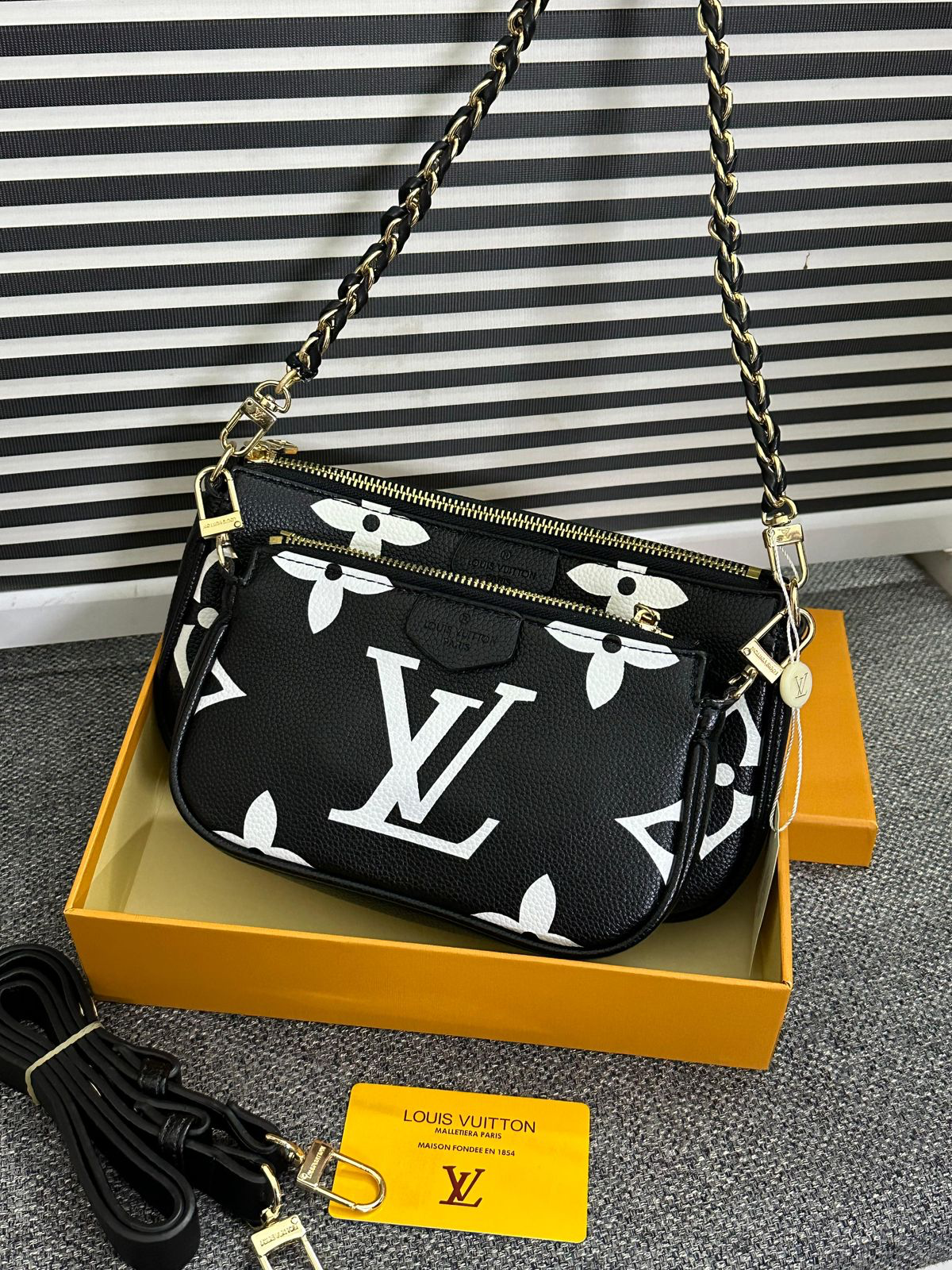 LV BLACK 3 PIC SET