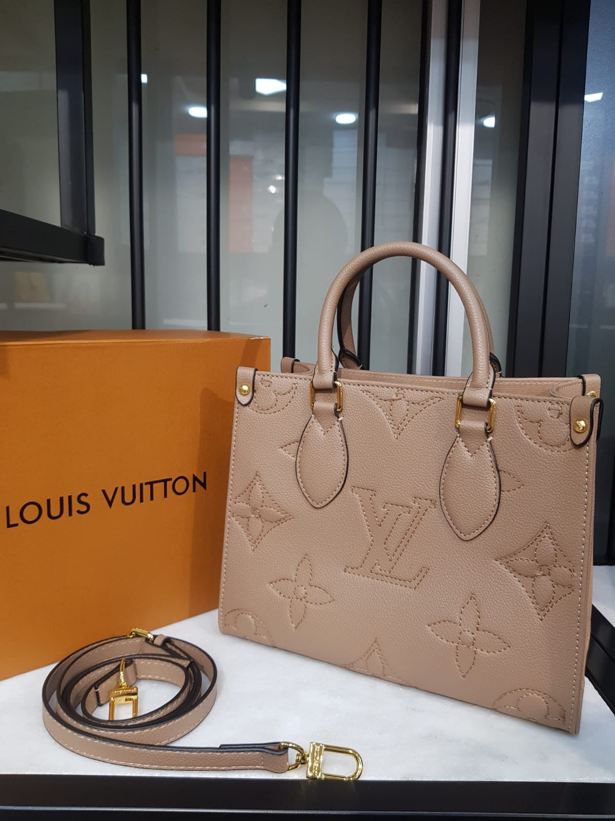 LV TOTE-BAG