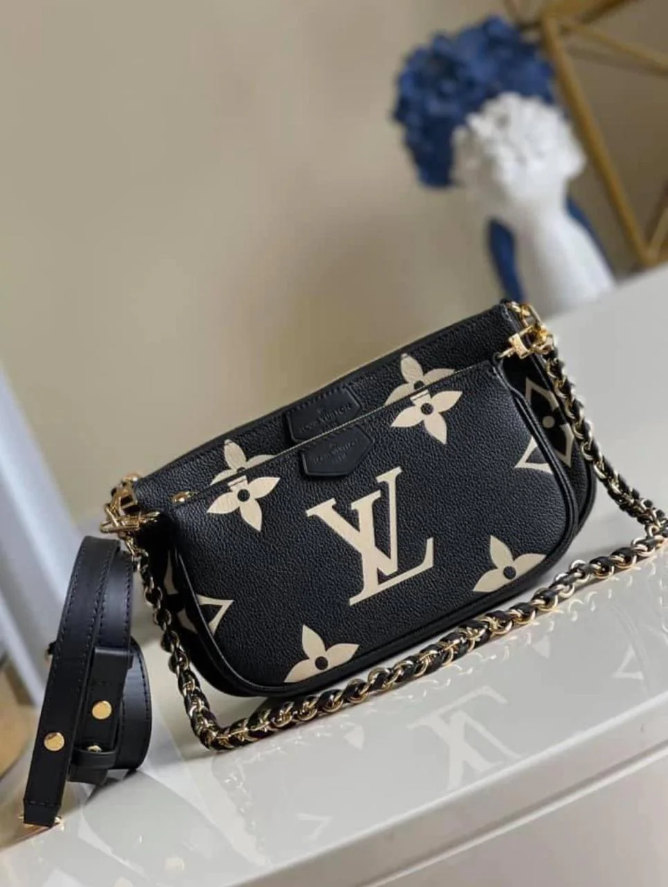 LV BLACK 3 PIC SET