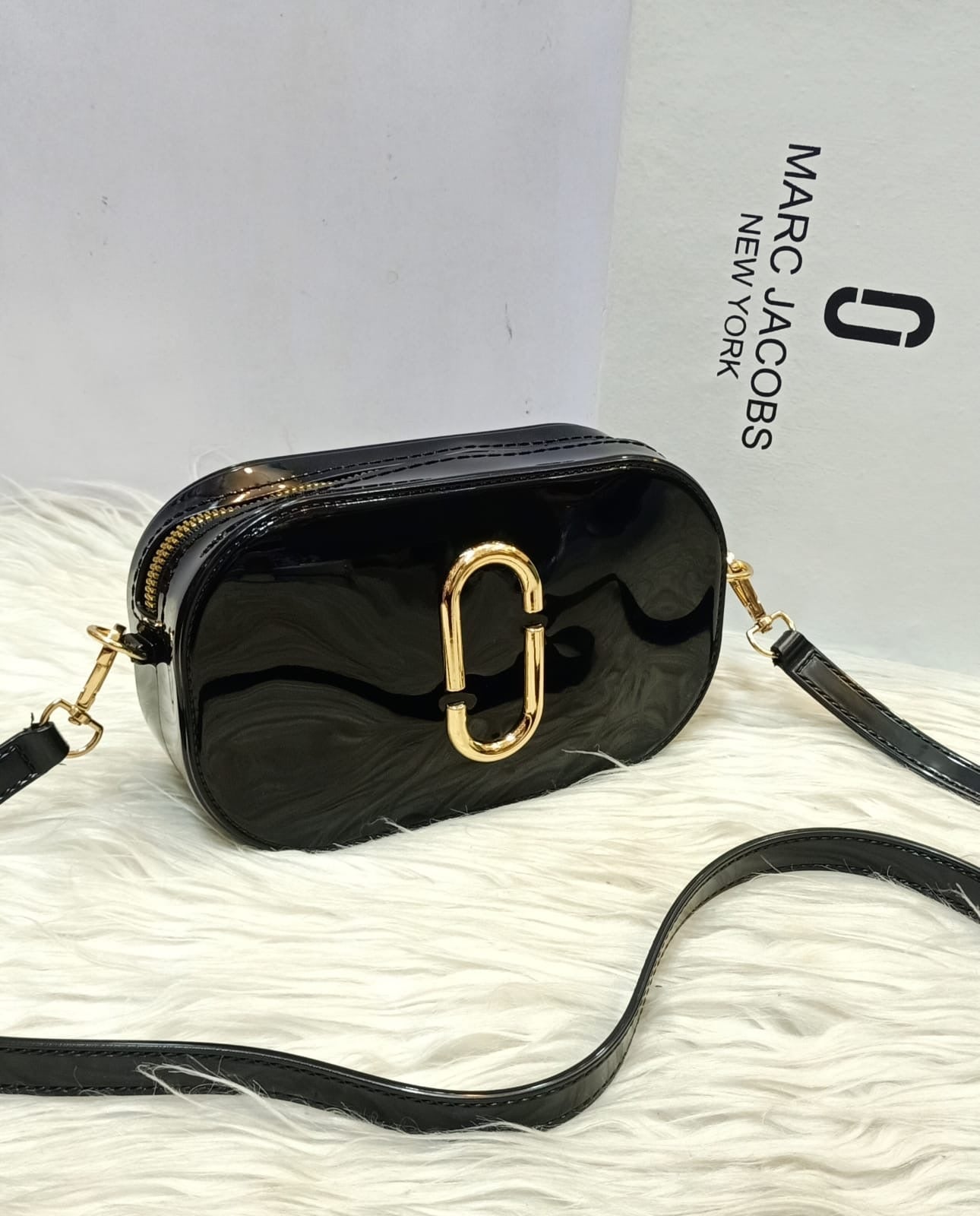 MARC JACOBS-SHINY CROSSBODY