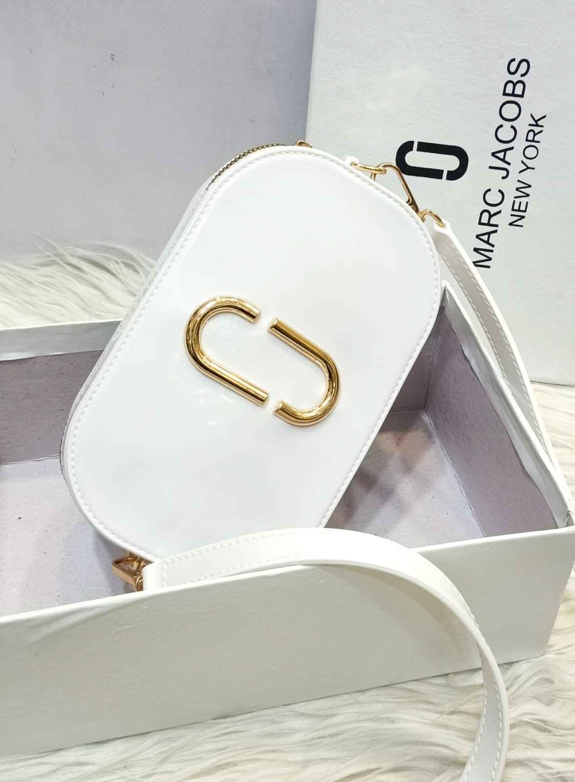 MARC JACOBS-SHINY CROSSBODY