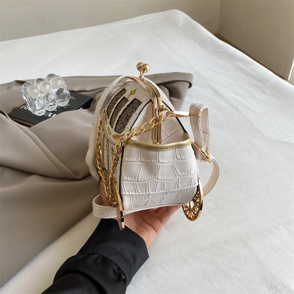 ROYAL CARRIAGE CLUTCH