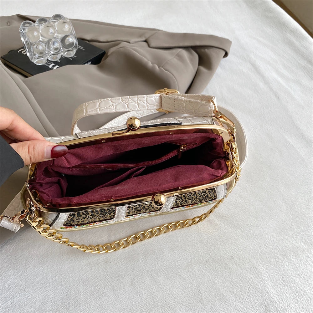 ROYAL CARRIAGE CLUTCH