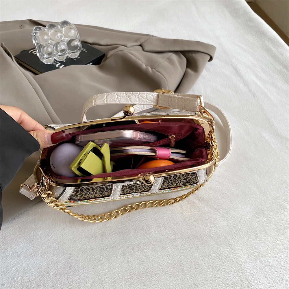 ROYAL CARRIAGE CLUTCH