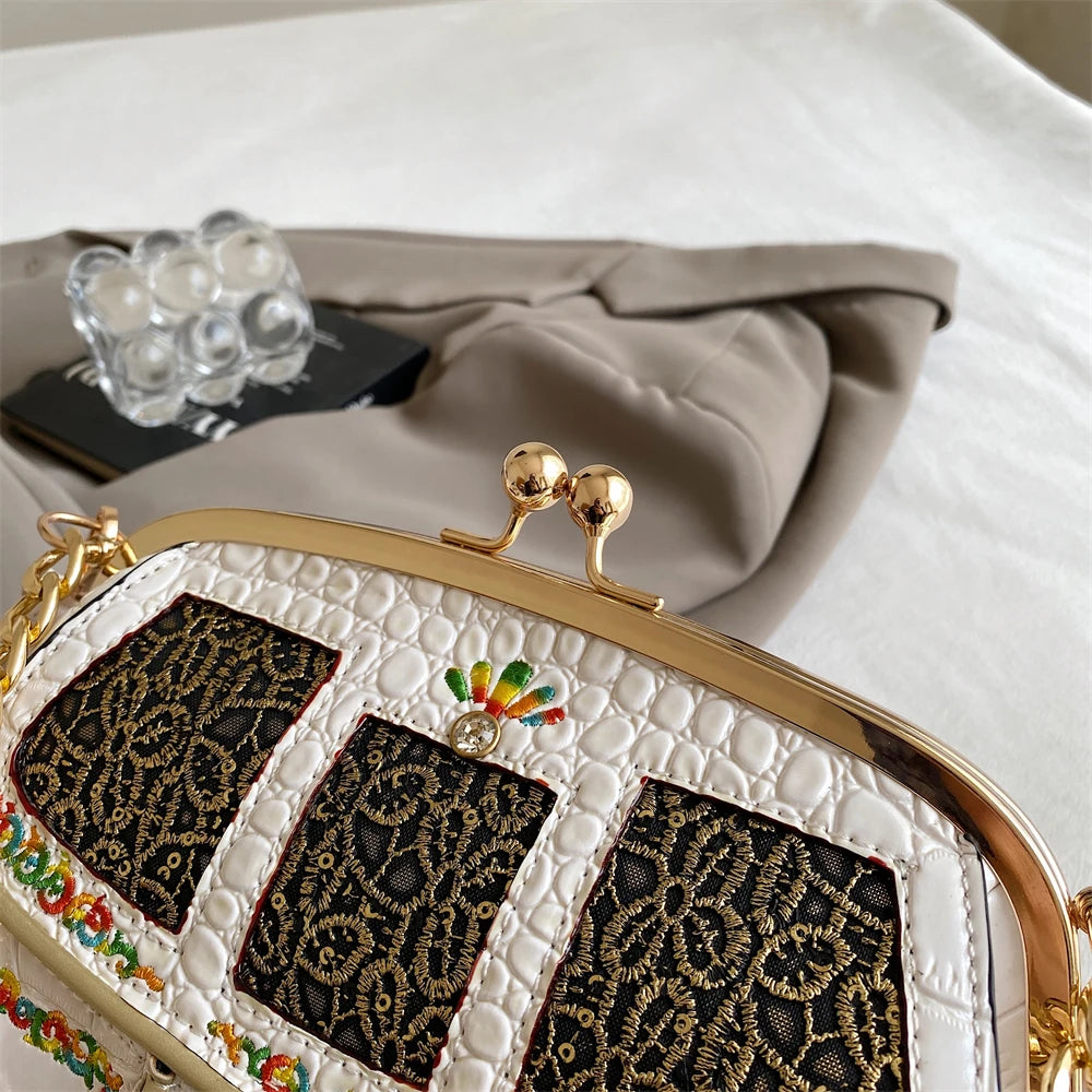 ROYAL CARRIAGE CLUTCH