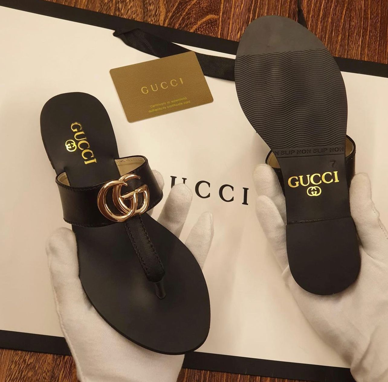 GUCCI FLAT-4