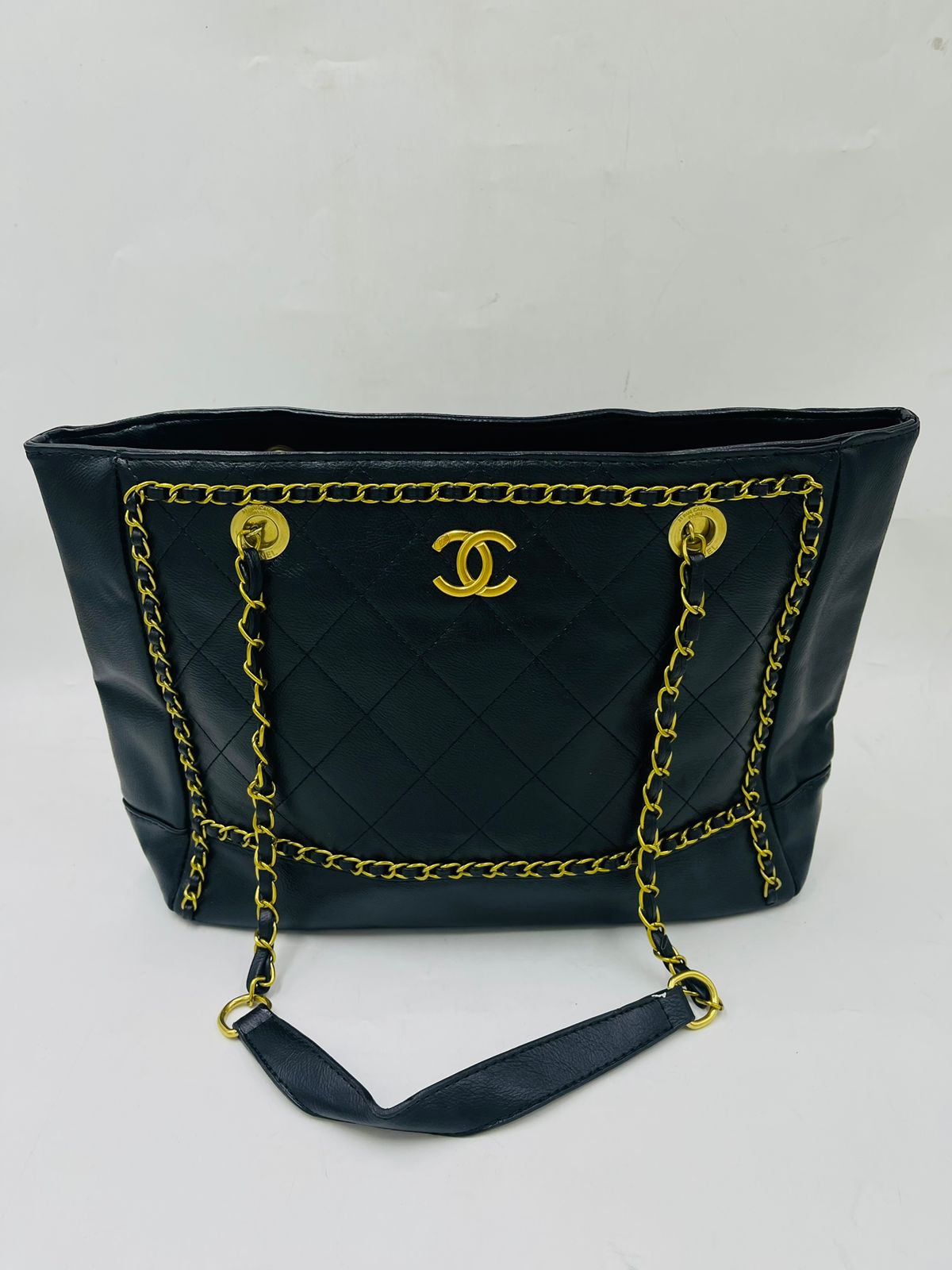 GUCCI BLACK TOTE 2