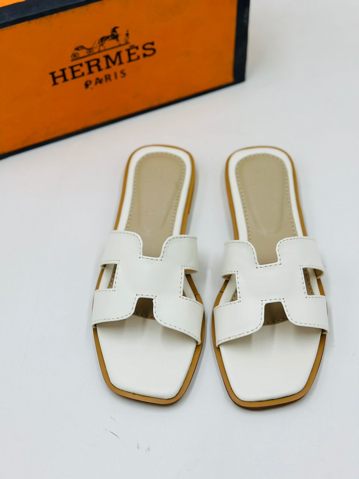 HERMES WHITE FLAT