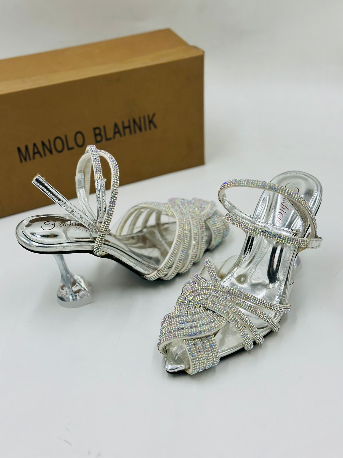 MANOLO BLAHNIK HEEL