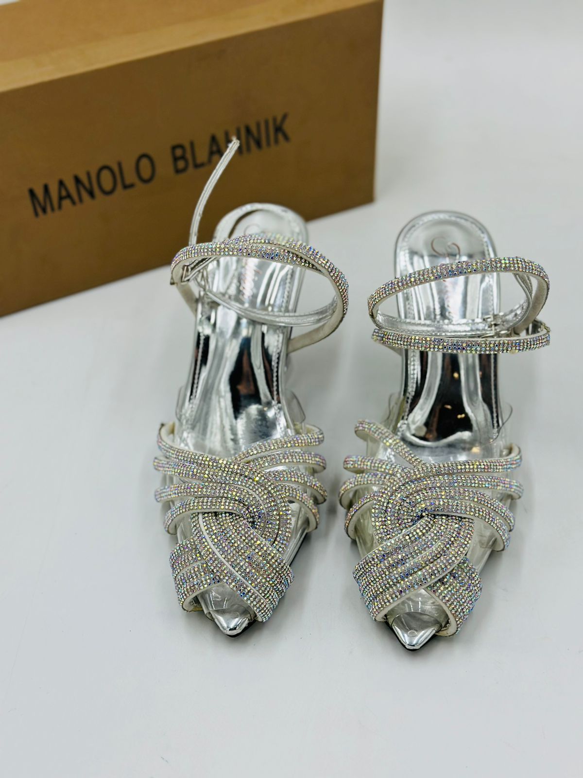 MANOLO BLAHNIK HEEL