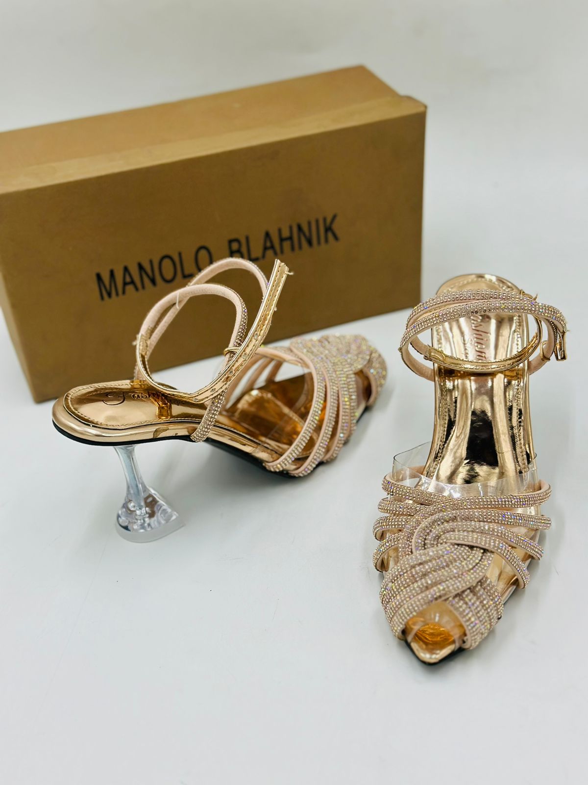 MANOLO BLAHNIK GOLD