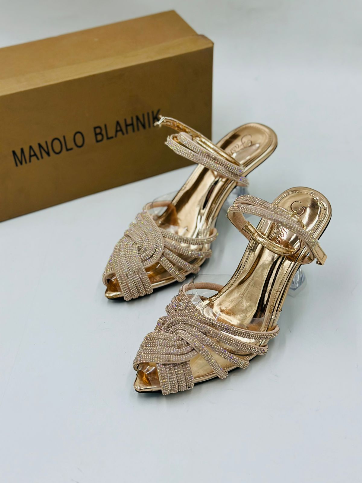 MANOLO BLAHNIK GOLD