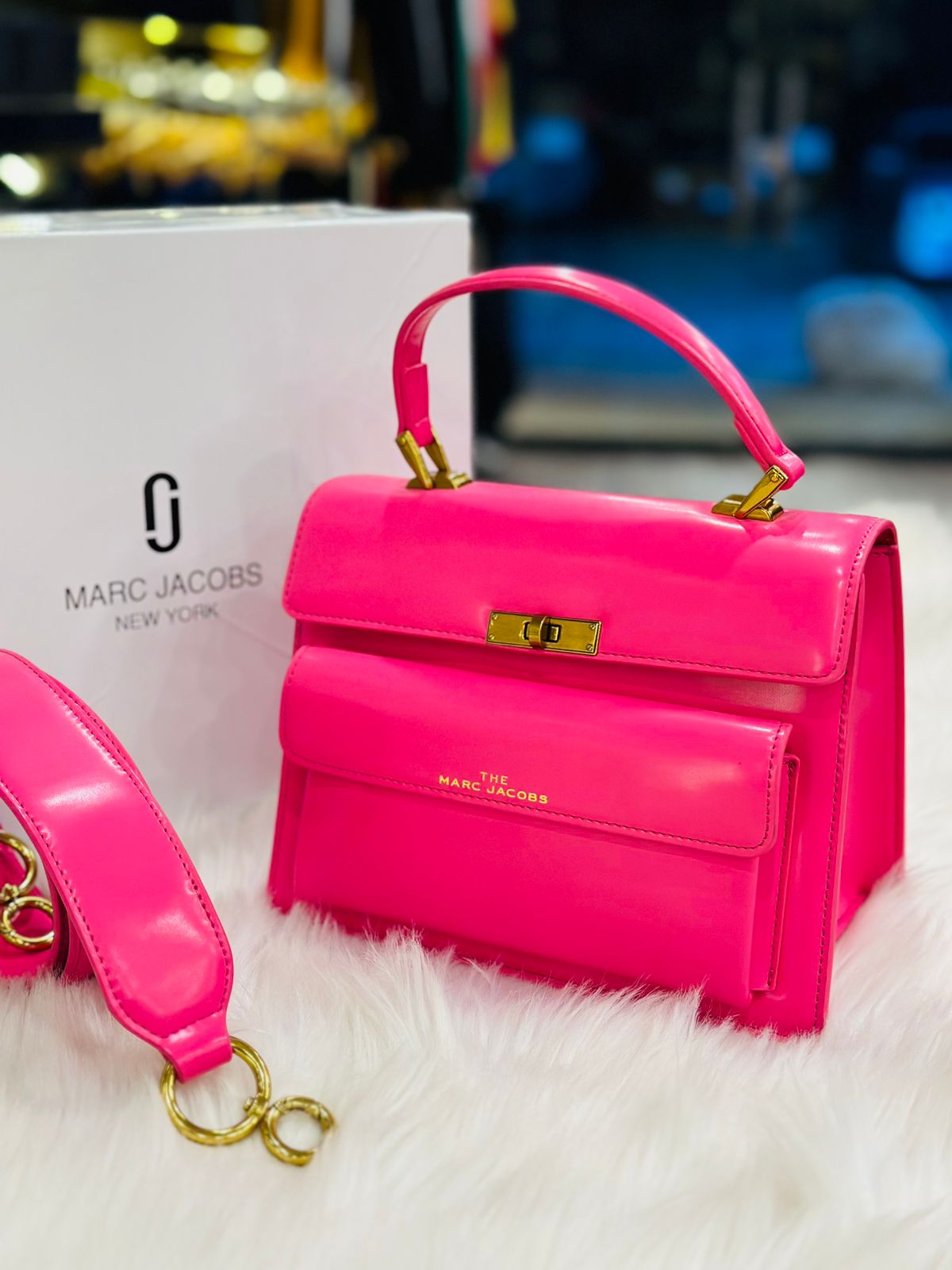 MARC JACOBS TWO PIC SET