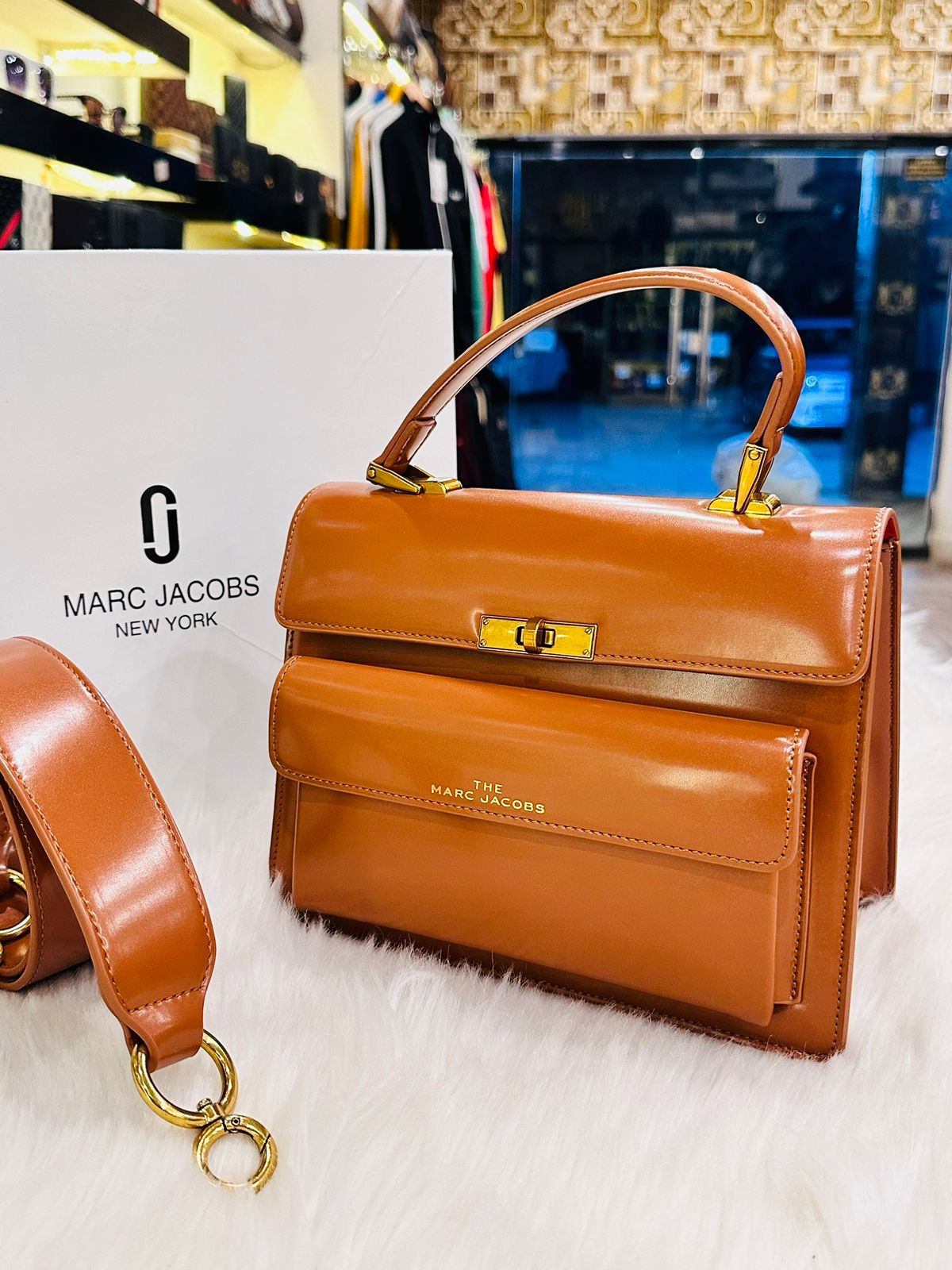 MARC JACOBS TWO PIC SET