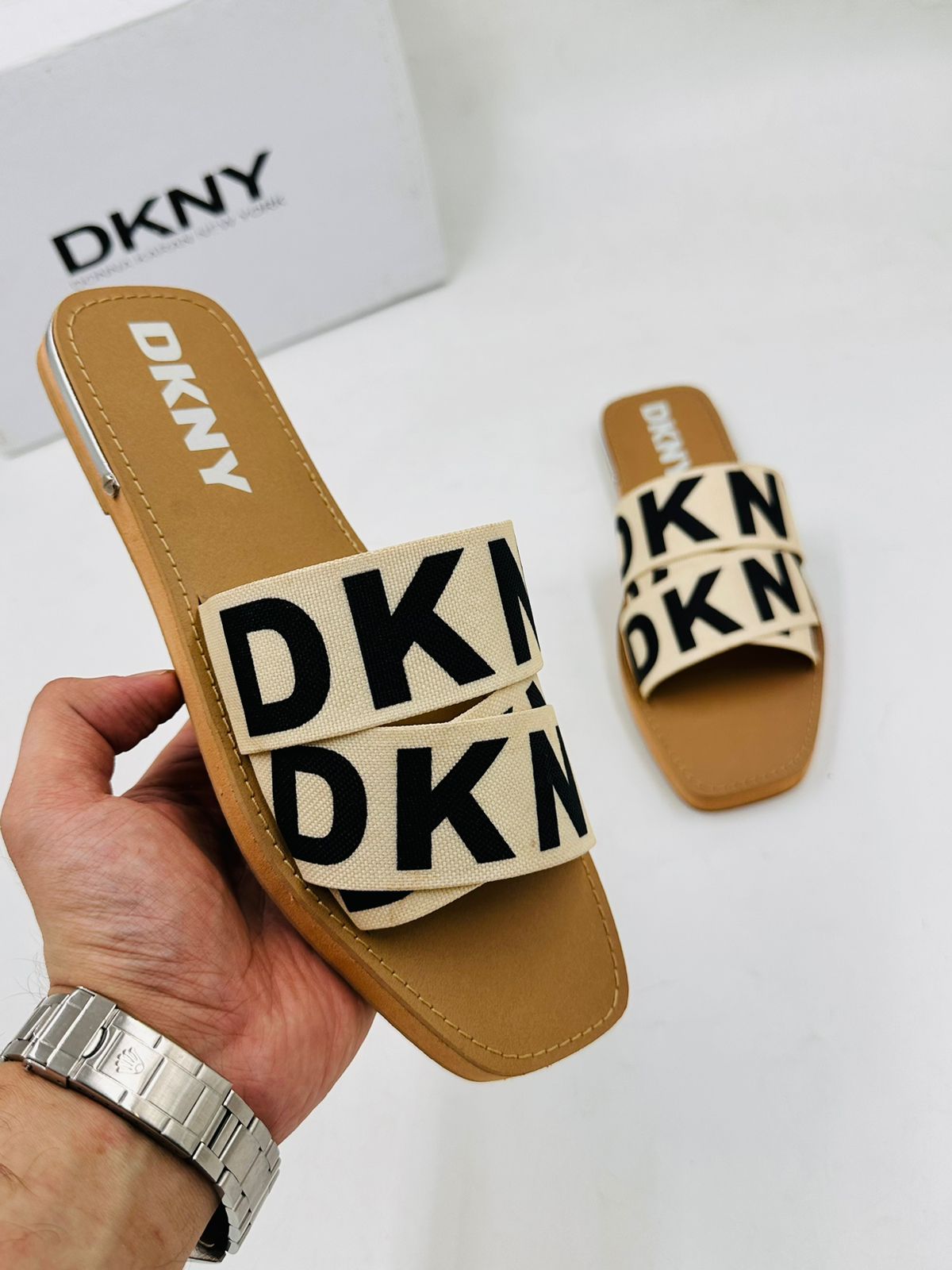 DKNY FLAT-99