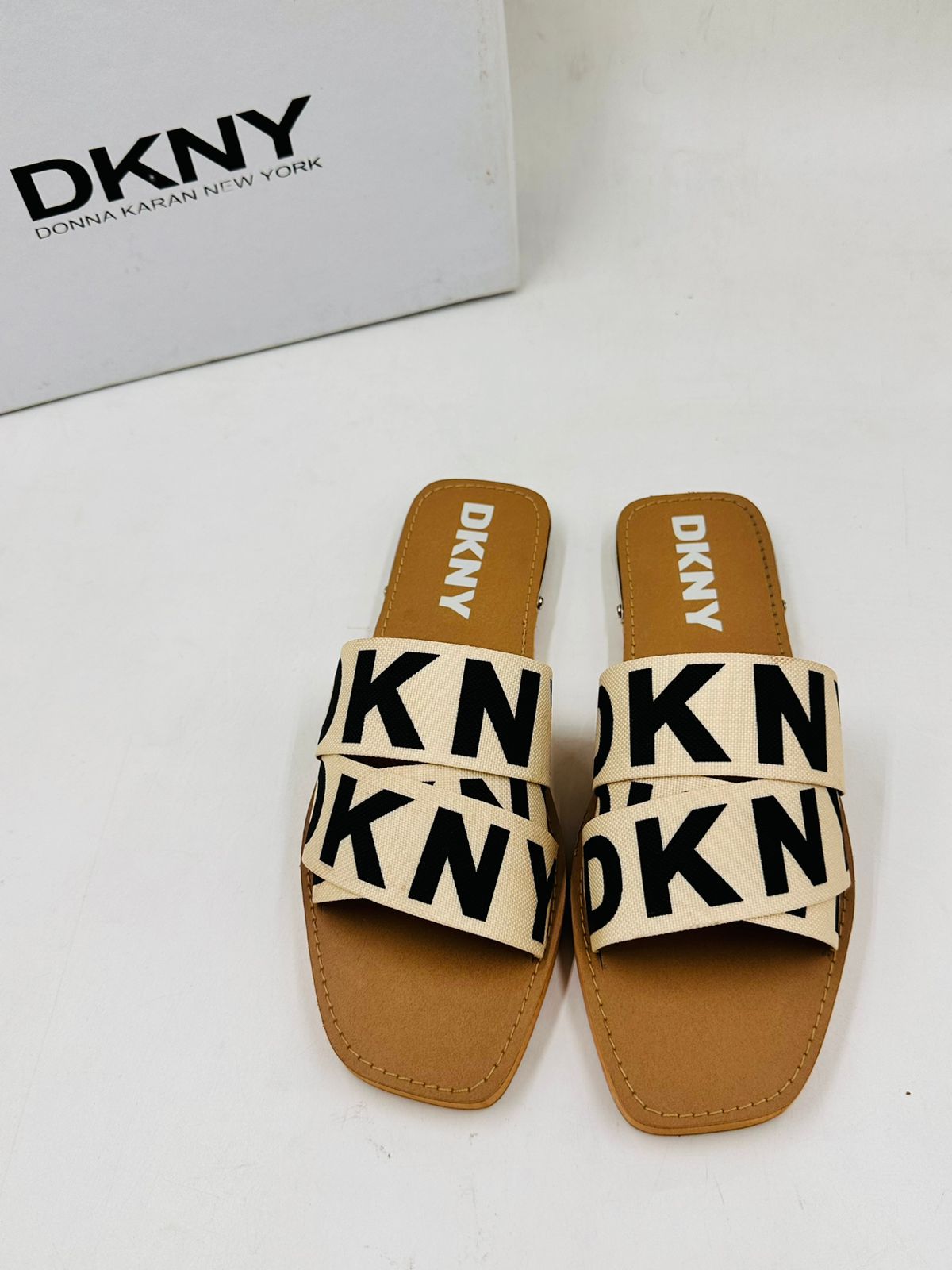 DKNY FLAT-99