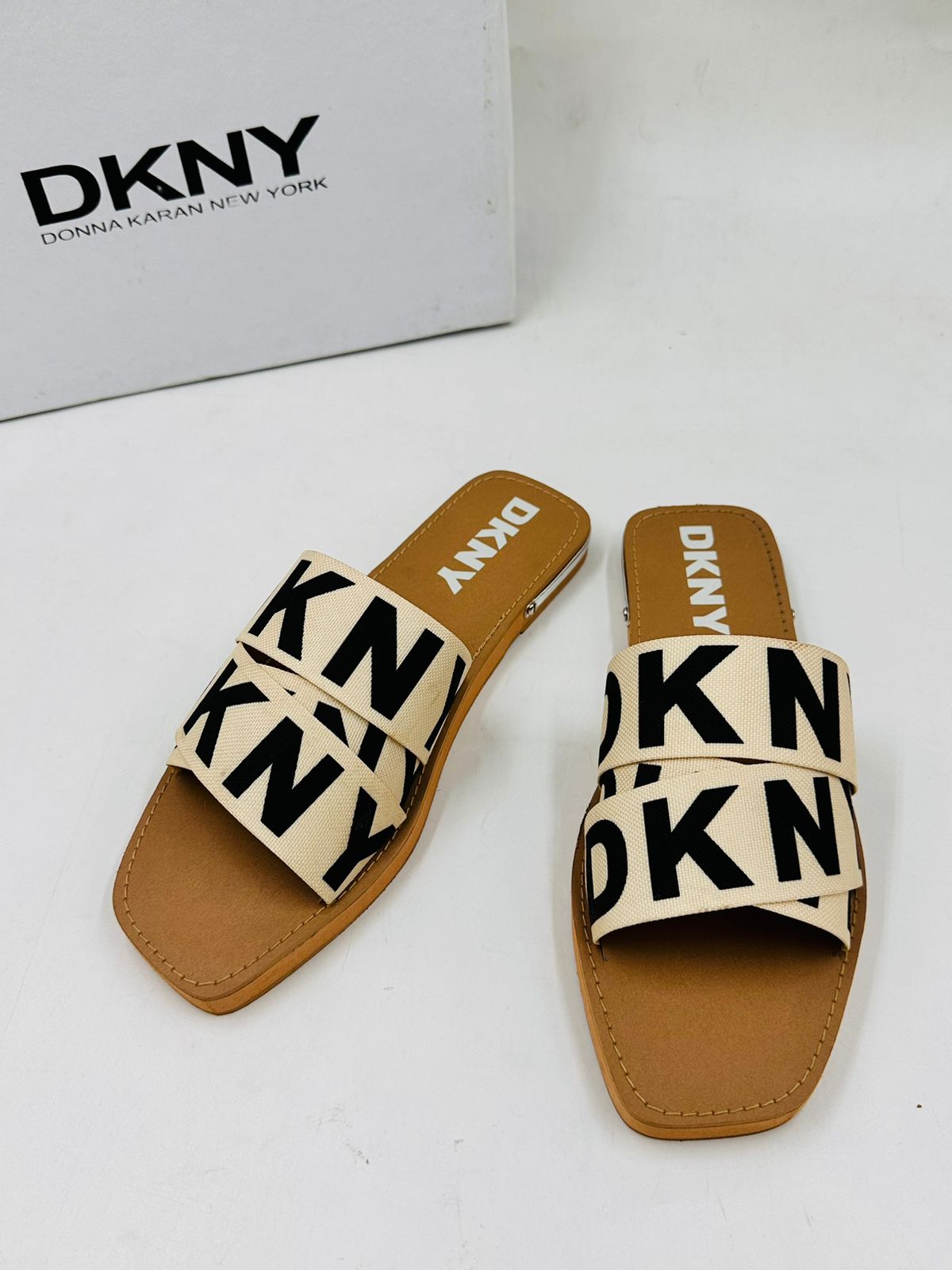 DKNY FLAT-99